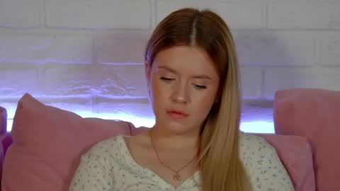 MilanaBalmain online show from 04/15/26, 07:58