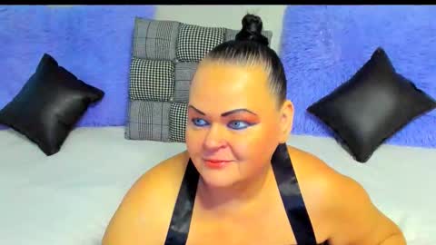 Snapshot of milanabiegert chatting on 11/10/25, 06:34 Lana online show from 11/10/25, 06:34