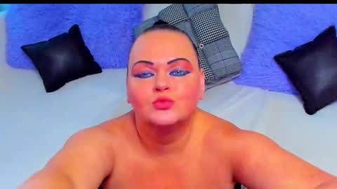 Snapshot of milanabiegert chatting on 11/11/25, 06:24 Lana online show from 11/11/25, 06:24