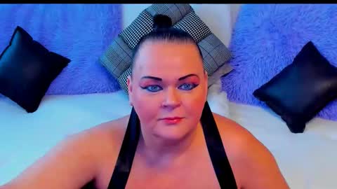 Snapshot of milanabiegert chatting on 11/16/25, 07:47 Lana online show from 11/16/25, 07:47