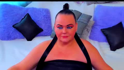 Snapshot of milanabiegert chatting on 11/18/25, 09:25 Lana online show from 11/18/25, 09:25