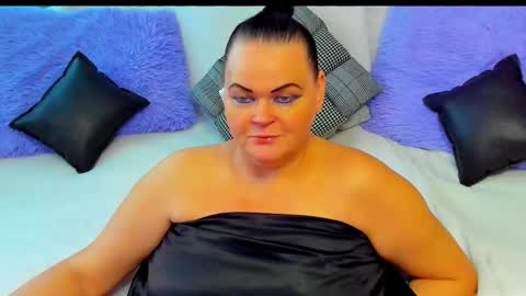 Snapshot of milanabiegert chatting on 11/19/25, 06:46 Lana online show from 11/19/25, 06:46