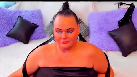 Snapshot of milanabiegert chatting on 11/22/25, 08:13 Lana online show from 11/22/25, 08:13