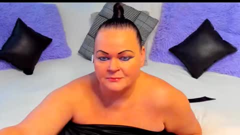 Snapshot of milanabiegert chatting on 11/30/25, 07:45 Lana online show from 11/30/25, 07:45