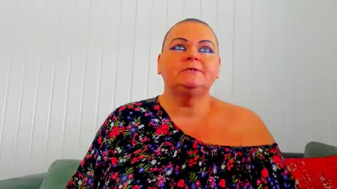 Snapshot of milanabiegert chatting on 02/06/26, 11:35 Lana online show from 02/06/26, 11:35