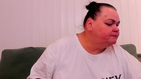 Snapshot of milanabiegert chatting on 02/11/26, 08:30 Lana online show from 02/11/26, 08:30