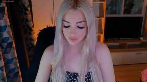 Snapshot of milanafox_ chatting on 04/07/26, 06:52 Lana online show from 04/07/26, 06:52