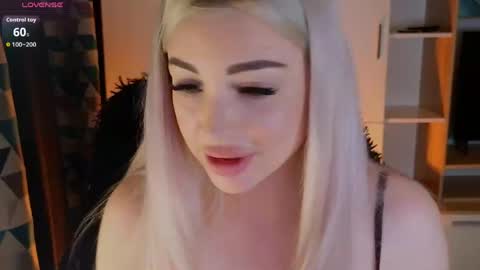 Snapshot of milanafox_ chatting on 04/08/26, 08:42 Lana online show from 04/08/26, 08:42