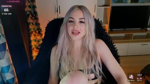 Snapshot of milanafox_ chatting on 04/09/26, 08:25 Lana online show from 04/09/26, 08:25