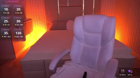 Snapshot of milanamusee chatting on 10/25/25, 01:18 Milana online show from 10/25/25, 01:18