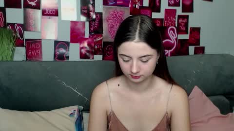 milanaroz online show from 10/17/25, 04:59