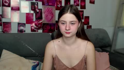 milanaroz online show from 10/19/25, 04:57