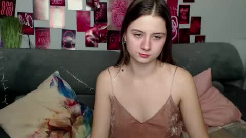 milanaroz online show from 10/19/25, 05:02