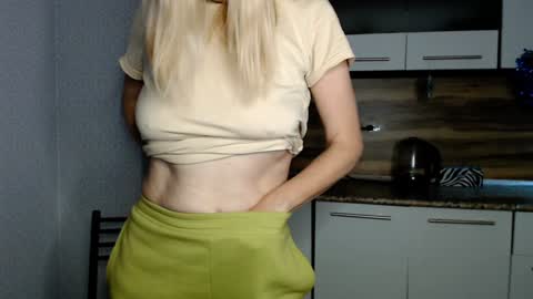 Milena online show from 01/04/25, 01:10