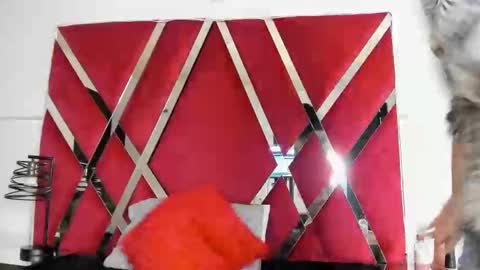 milanx2 online show from 12/30/24, 09:40