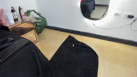 milanx2 online show from 02/13/25, 09:38