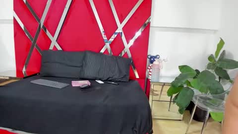 milanx2 online show from 10/23/25, 08:51