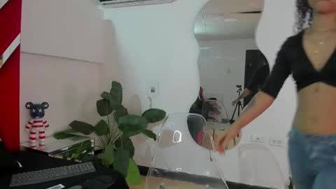 milanx2 online show from 12/05/25, 08:16