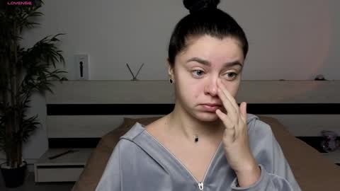 Snapshot of milania_hot_foxy chatting on 01/15/25, 06:12 Mila online show from 01/15/25, 06:12