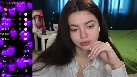 Snapshot of milania_hot_foxy chatting on 02/22/25, 11:02 Mila online show from 02/22/25, 11:02