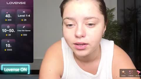 Snapshot of milania_hot_foxy chatting on 10/06/25, 12:24 Mila online show from 10/06/25, 12:24