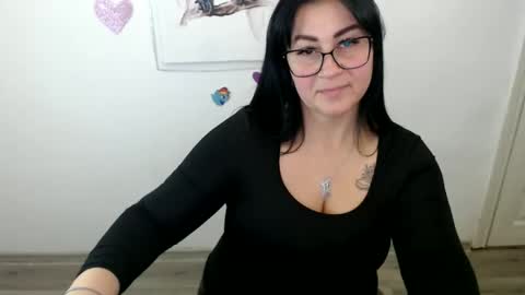 milania_milaa online show from 10/15/25, 01:00