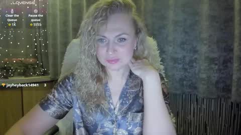 Snapshot of milanna_x chatting on 12/15/25, 02:32 milanna_x online show from 12/15/25, 02:32