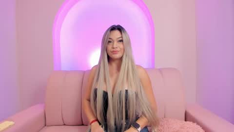 Snapshot of milaowens chatting on 06/04/26, 01:06 Sexy Mila online show from 06/04/26, 01:06
