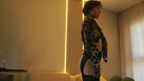 milaskissing online show from 04/01/26, 10:49