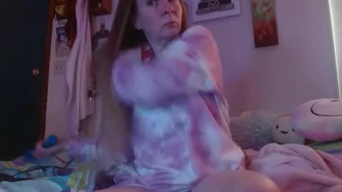 Mila online show from 03/18/26, 01:36