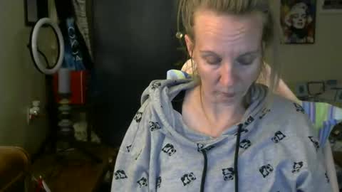 Snapshot of milastoned chatting on 05/16/26, 05:59 Mila online show from 05/16/26, 05:59