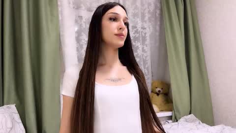 Snapshot of milaxmme chatting on 12/15/25, 04:44 Milana online show from 12/15/25, 04:44