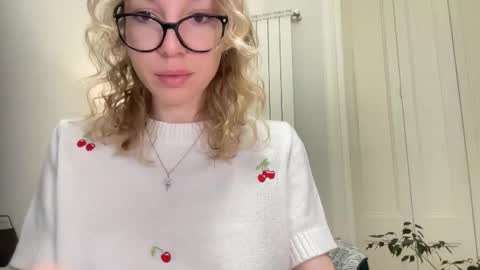 Snapshot of milayah chatting on 09/21/25, 03:35 Mila online show from 09/21/25, 03:35