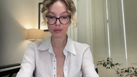 Snapshot of milayah chatting on 09/24/25, 10:40 Mila online show from 09/24/25, 10:40