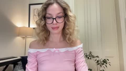 Snapshot of milayah chatting on 10/21/25, 04:08 Mila online show from 10/21/25, 04:08