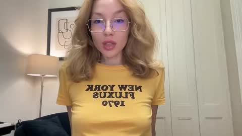 Mila online show from 01/13/26, 04:34