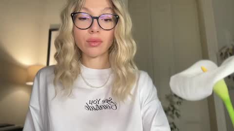 Snapshot of milayah chatting on 04/17/26, 04:21 Mila online show from 04/17/26, 04:21