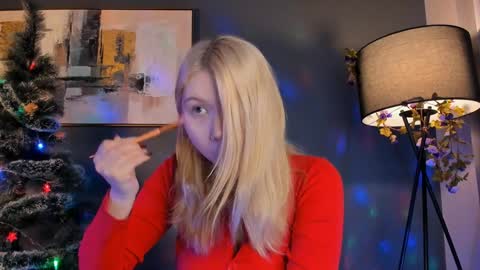 Snapshot of mildredbain chatting on 12/29/24, 03:11 Mila online show from 12/29/24, 03:11