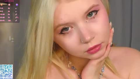 Snapshot of mildredbain chatting on 01/19/25, 04:22 Mila online show from 01/19/25, 04:22