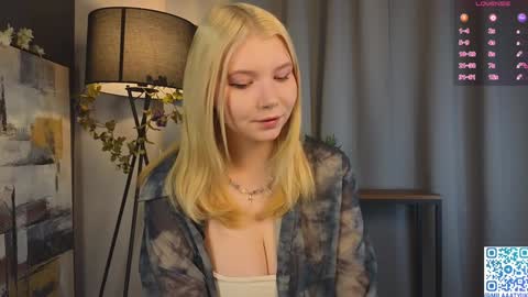 Snapshot of mildredbain chatting on 01/25/25, 02:15 Mila online show from 01/25/25, 02:15