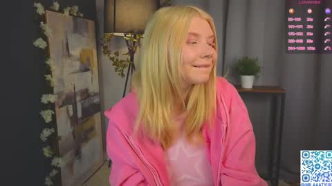 Snapshot of mildredbain chatting on 01/27/25, 02:31 Mila online show from 01/27/25, 02:31