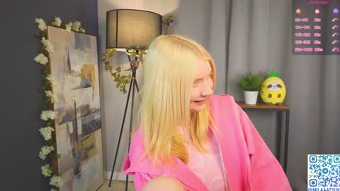 Snapshot of mildredbain chatting on 01/27/25, 05:36 Mila online show from 01/27/25, 05:36