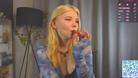 Snapshot of mildredbain chatting on 01/30/25, 02:27 Mila online show from 01/30/25, 02:27