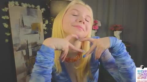 Snapshot of mildredbain chatting on 02/16/25, 02:31 Mila online show from 02/16/25, 02:31