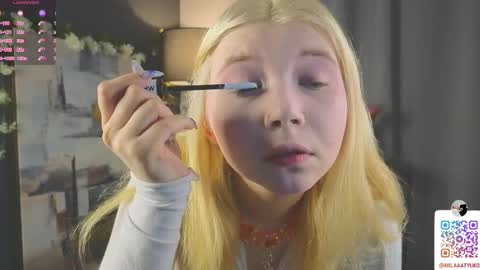 Snapshot of mildredbain chatting on 02/17/25, 02:20 Mila online show from 02/17/25, 02:20