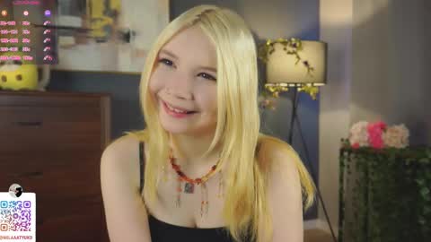 Snapshot of mildredbain chatting on 03/03/25, 03:30 Mila online show from 03/03/25, 03:30