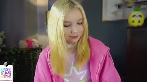 Snapshot of mildredbain chatting on 03/10/25, 03:12 Mila online show from 03/10/25, 03:12