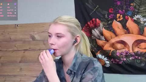 Snapshot of mildredbain chatting on 10/02/25, 03:57 Mila online show from 10/02/25, 03:57