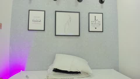 Snapshot of mile_u chatting on 01/19/25, 06:20 Milena online show from 01/19/25, 06:20