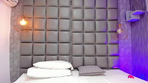 Snapshot of mile_u chatting on 01/31/25, 04:03 Milena online show from 01/31/25, 04:03